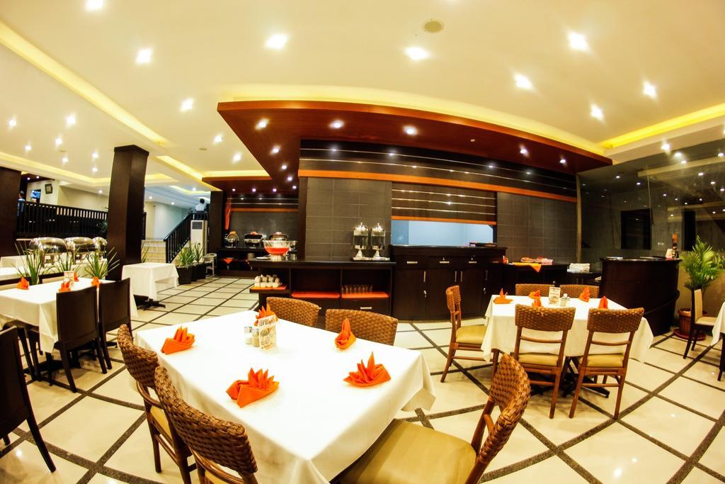 Alpha Hotel Pekanbaru Exterior foto