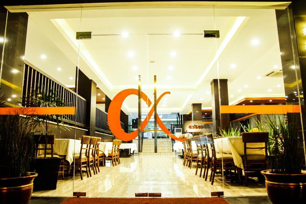 Alpha Hotel Pekanbaru Exterior foto