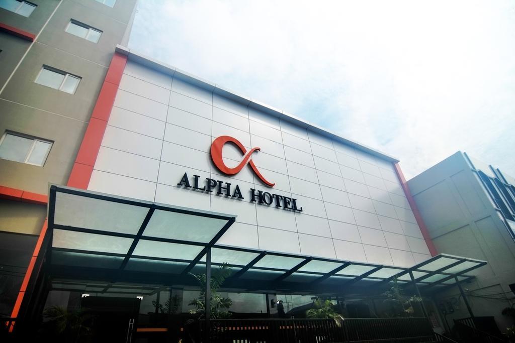 Alpha Hotel Pekanbaru Exterior foto